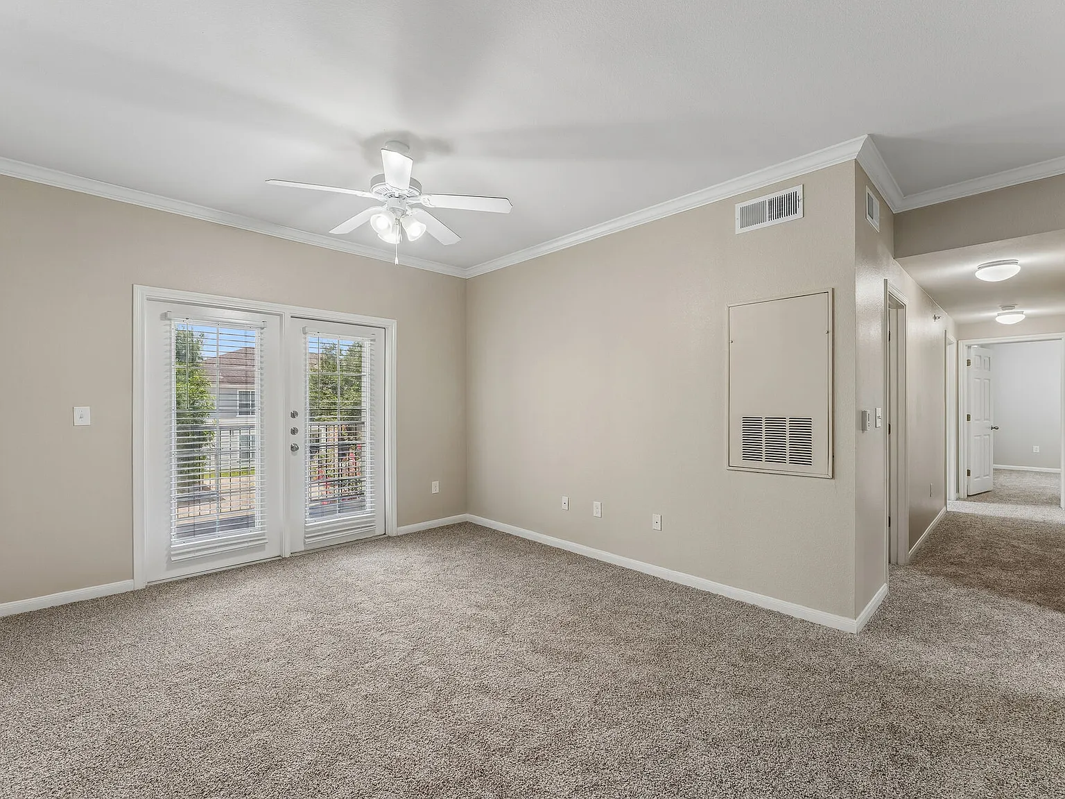 Point Royale Apartments — Photo 4