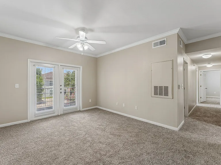 Point Royale Apartments — Photo 4