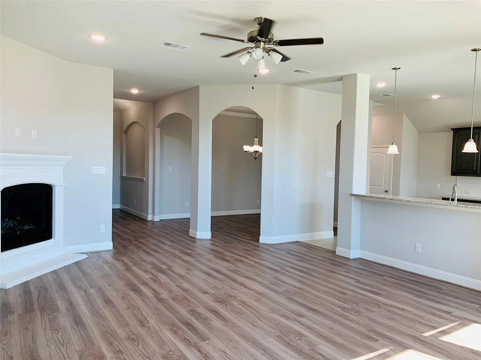 4 bed, 2064 sqft, $2,345 — Photo 3