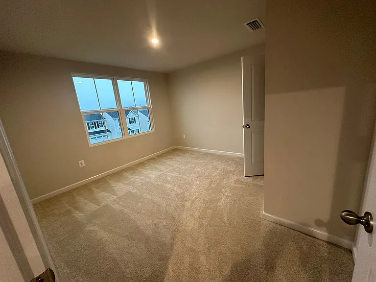 2080 Shoeshine Ave #3A — Photo 2