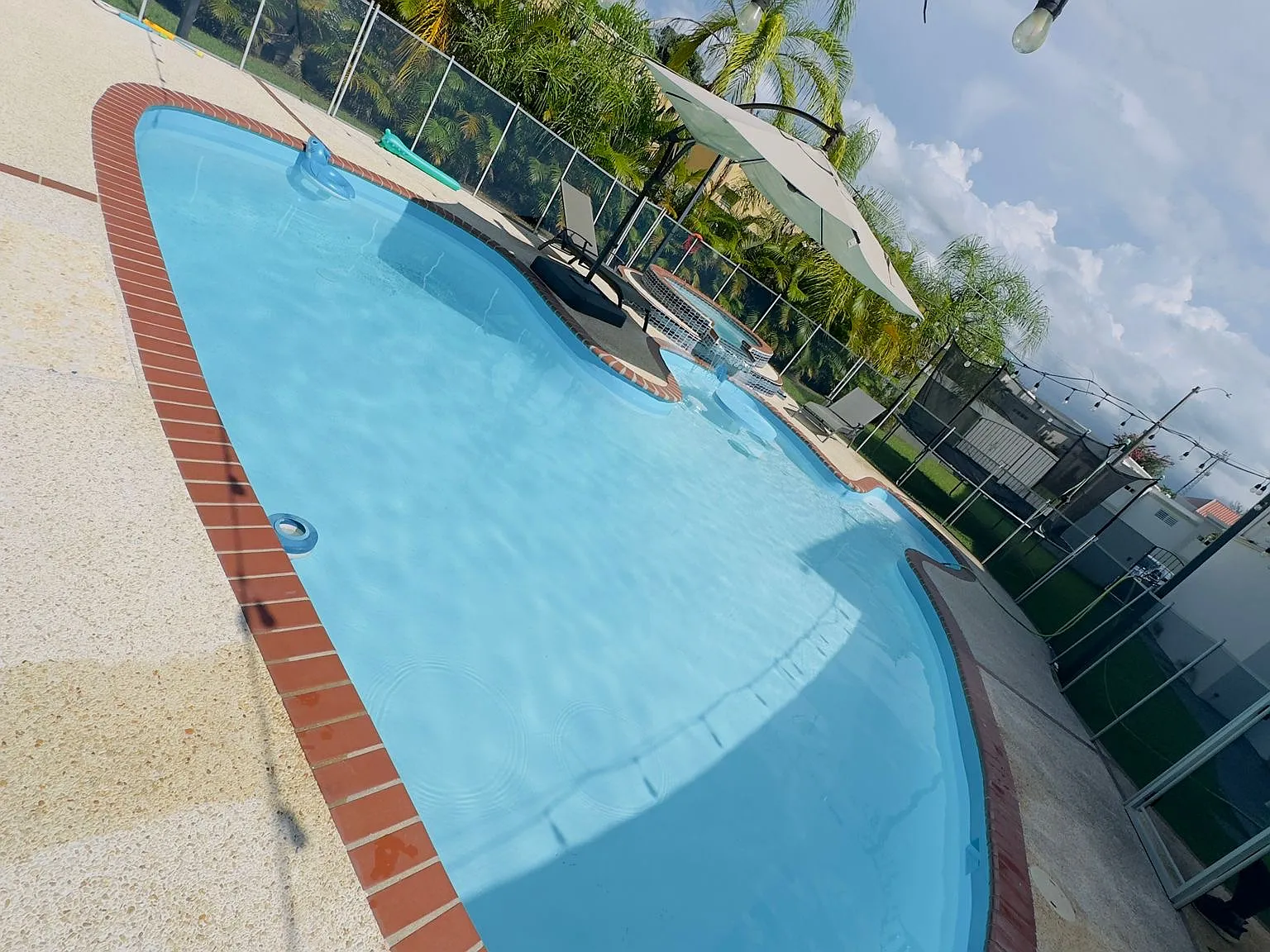 6 bed, 5.5 bath, 2500 sqft, $5,000 — Photo 2