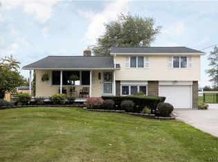 1936 Saunders Settlement Rd, Niagara Falls, NY 14304