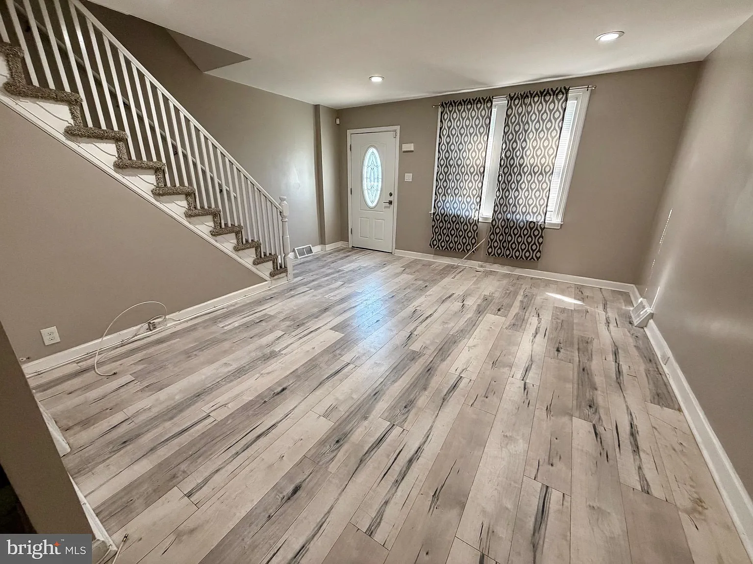 3 bed, 1046 sqft, $1,800 — Photo 2