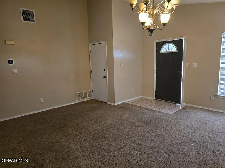 12105 Castle View Way — Photo 4