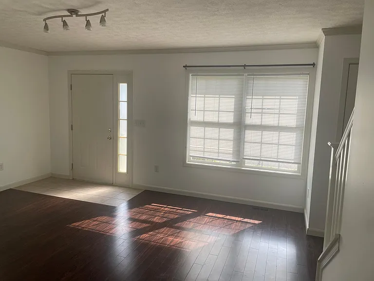 1364 S Cobble Creek Cir — Photo 3
