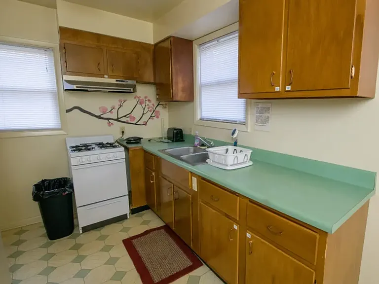 401 S Highland Ave — Photo 2