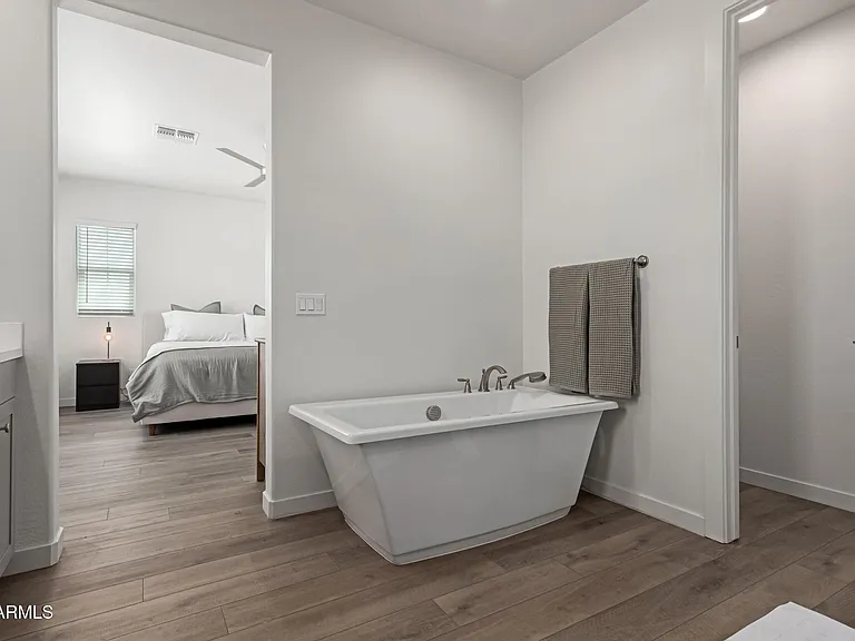 3746 E Earll Dr — Photo 16
