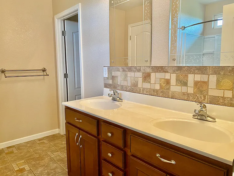 5215 Noyack Way — Photo 5