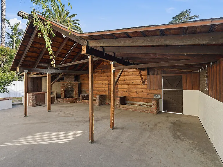 1722 Bel Aire Dr — Photo 31
