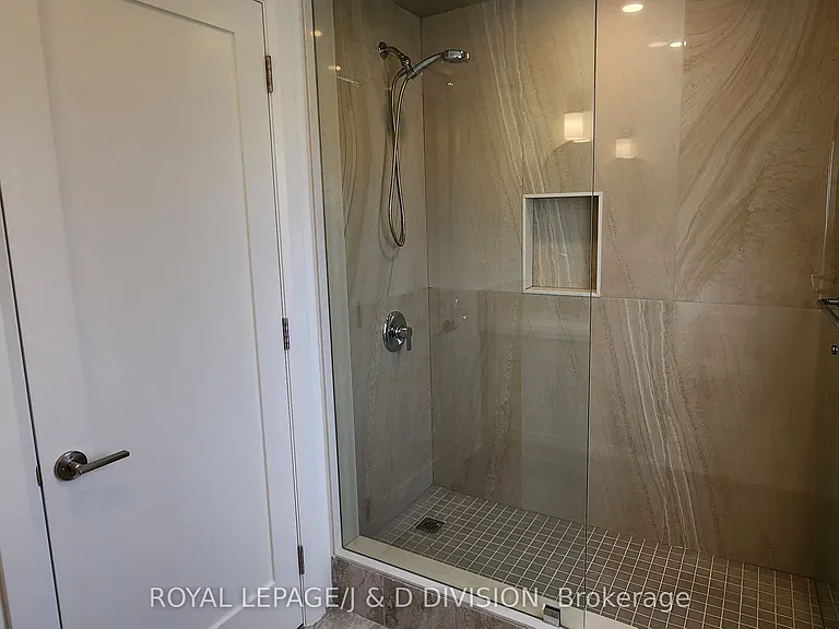 2579 Yonge St #202 — Photo 17