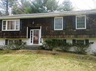 6 Martin Rd, Pleasant Valley, NY 12569