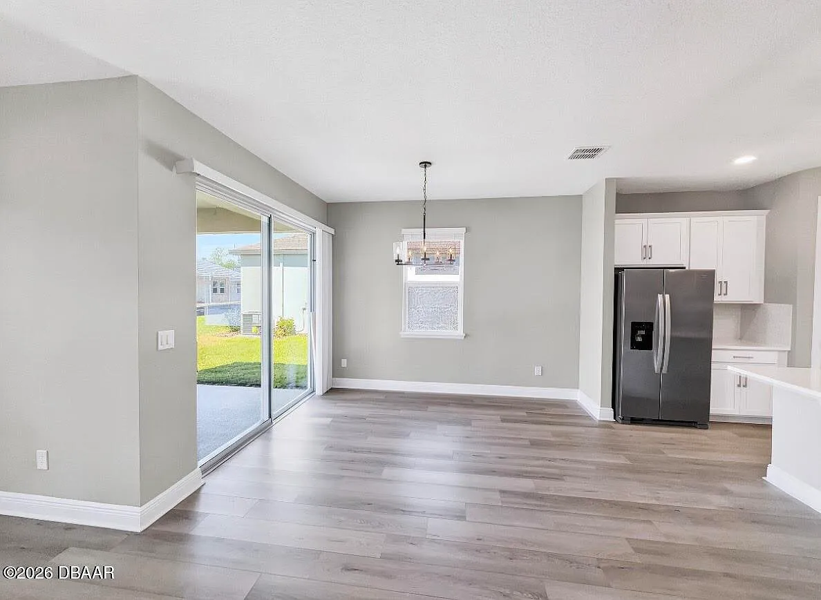 4 bed, 2.0 bath, 1940 sqft, $2,600 — Photo 3