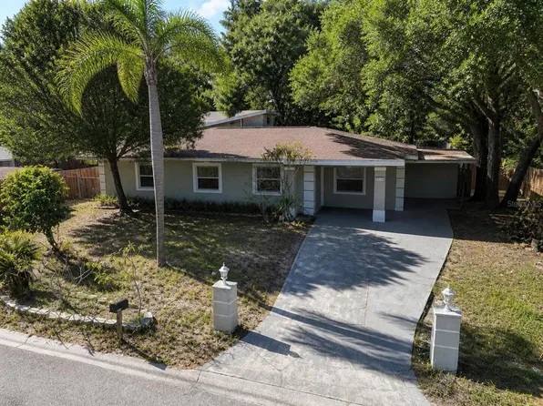 8618 Grandview Dr, Temple Terrace, FL 33617