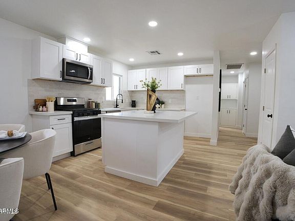 3rd image of 4437 E ALMERIA Road