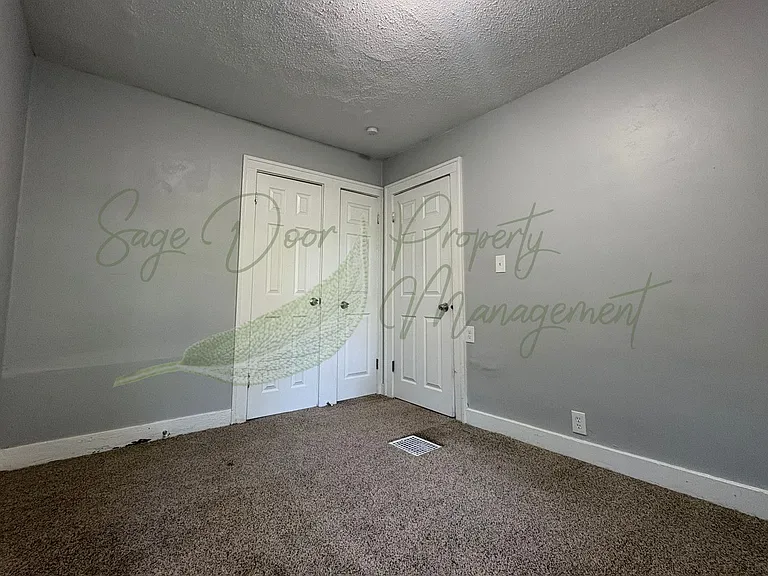 303 N Huttig Ave — Photo 13