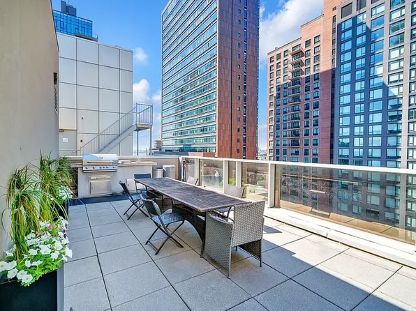 26-26 Jackson Avenue image 26 of 28