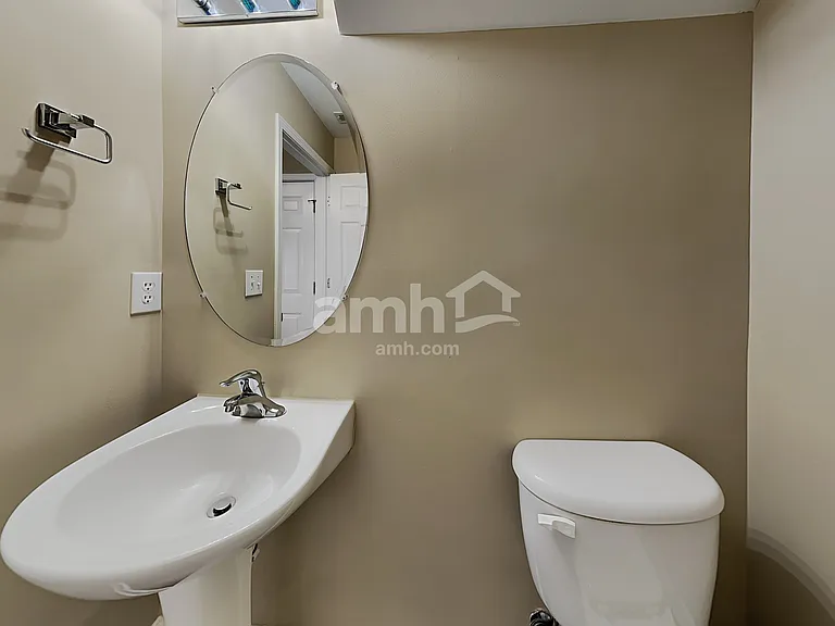 529 Osborne Rd — Photo 8