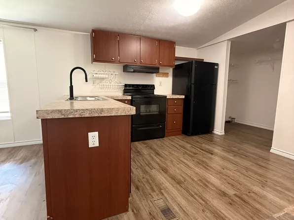 205 County Road 547, Angleton, TX 77515