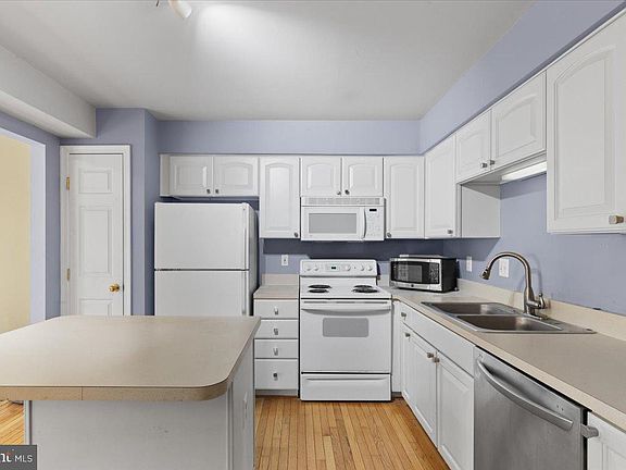 5th image of 4934 Marshlake Ln