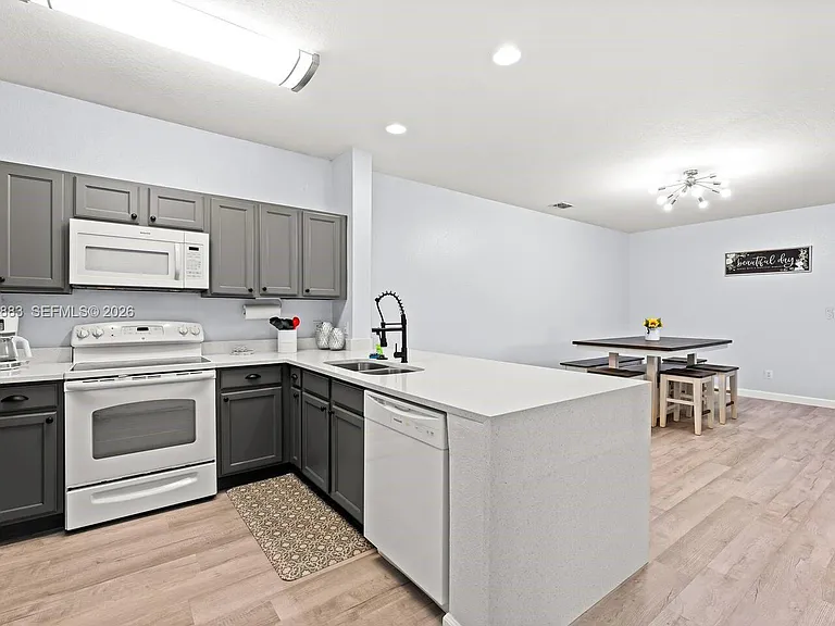 3175 Feltrim Pl #305 — Photo 3