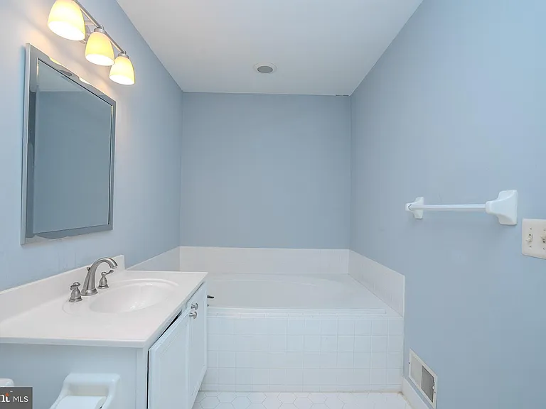 128 S Barrow Pl — Photo 25