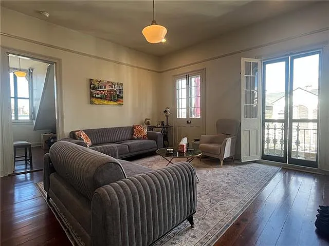 3 bed, 2.0 bath, 1340 sqft, $2,400 — Photo 4