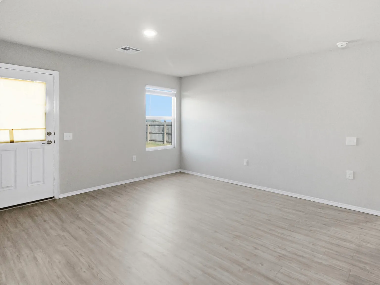 3 bed, 1047 sqft, $1,598 — Photo 3