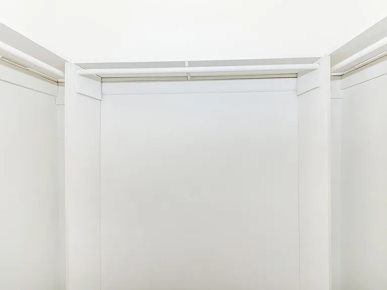 SPACIOUS WALK-IN CLOSET