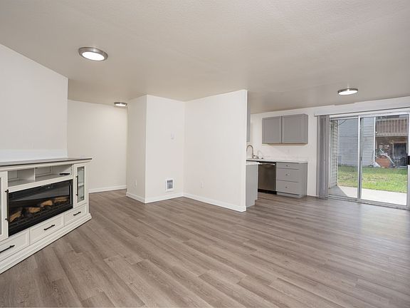 5th image of 504 4th Ave SE #A