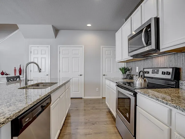 16061 E Bolling Dr — Photo 11