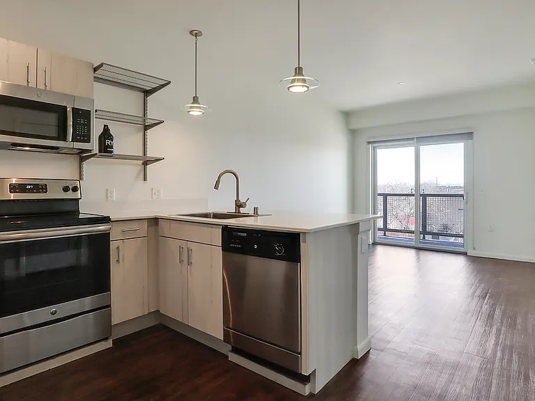 No vacancies, ask to be wait-listed. 9 Rail-Runner units (3 on each floor), named "Red River" in virtual tour.