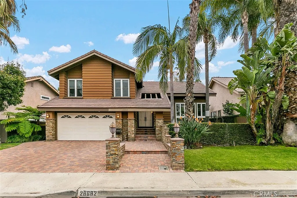4 bed, 2647 sqft, $10,000 — Photo 2