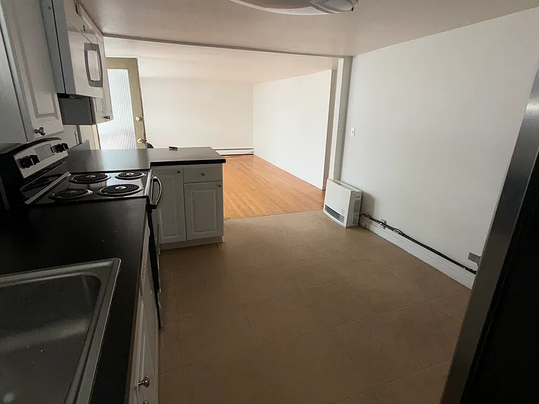 1517 Quincy Ave — Photo 6