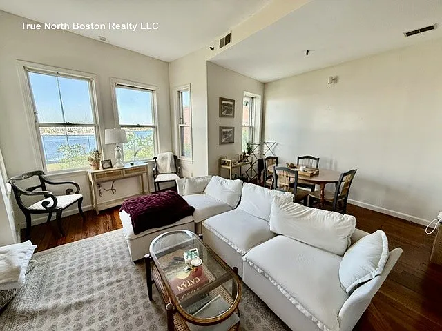 492 Commercial St #2 — Photo 1