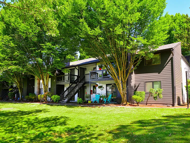 Woodlake Apartments — Photo 9