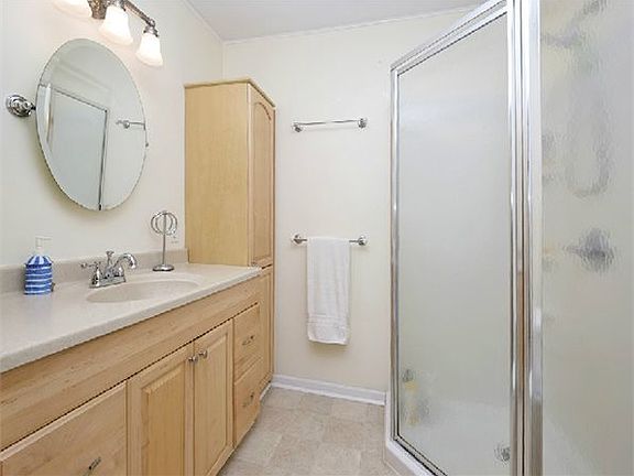 5th image of 1065 Wall Lake Dr