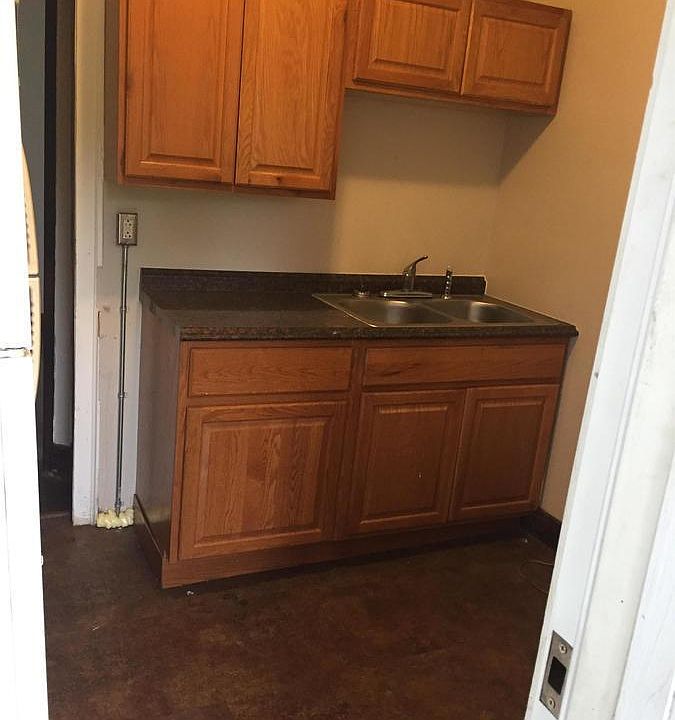 2nd image of 578 Douglas Ave APT 4