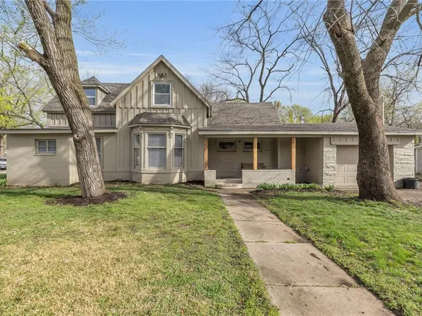 633 S Willow St, Ottawa, KS 66067