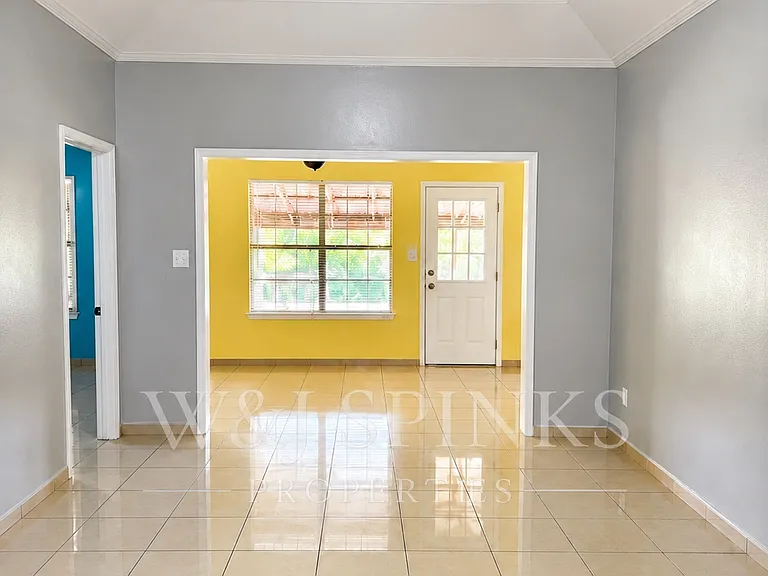 1218 Mango Ct — Photo 3