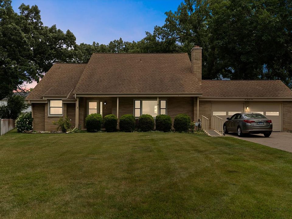 1st image of 225 Ironwood Dr