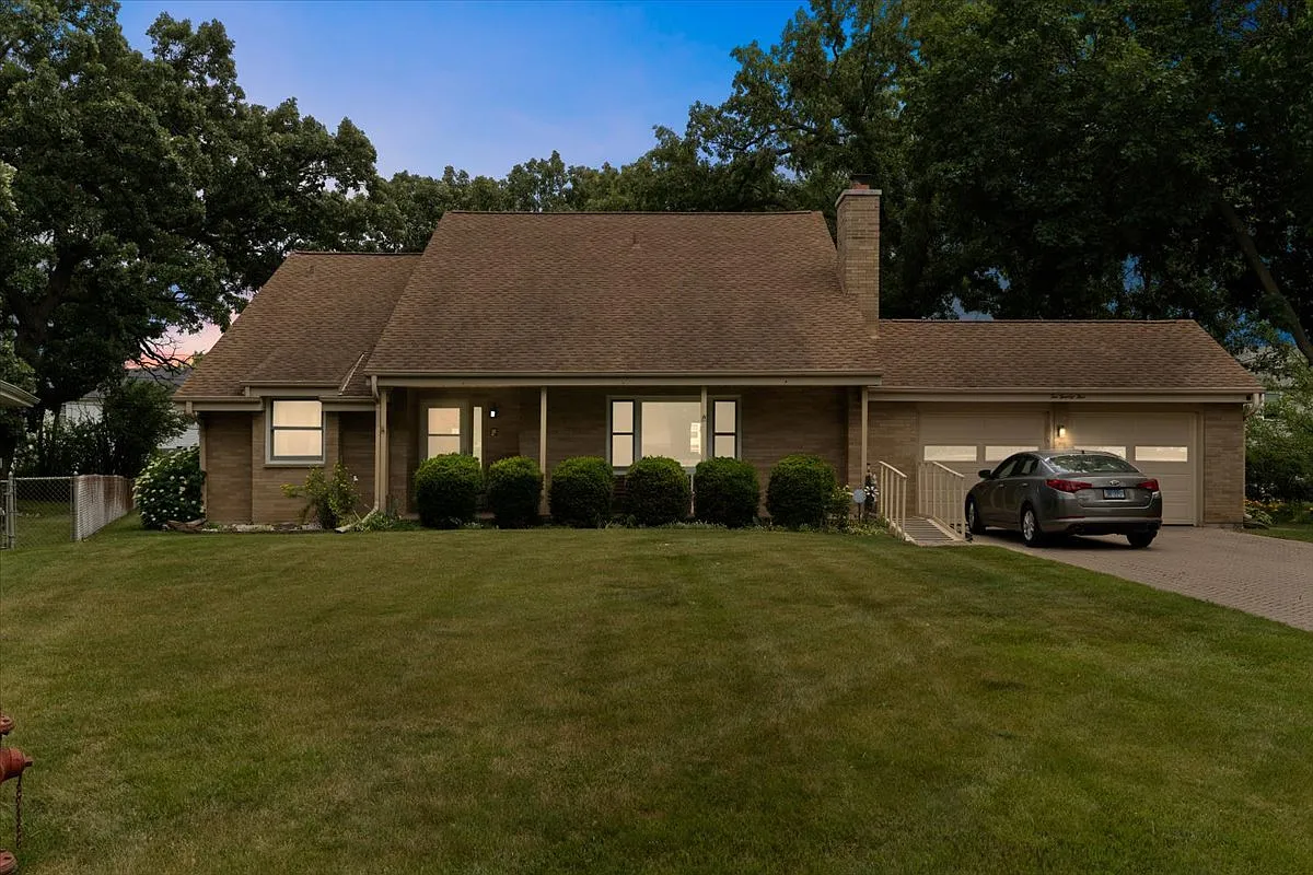 225 Ironwood Dr photo 1