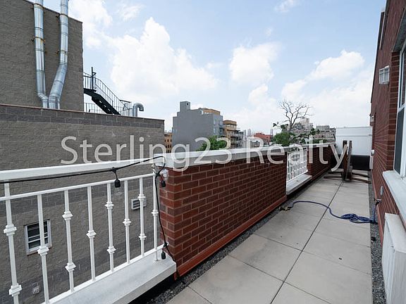 2nd image of 25-50 Crescent St #5J