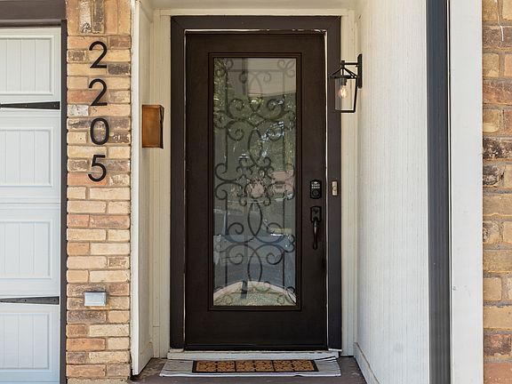 3rd image of 2205 Indian Creek Dr