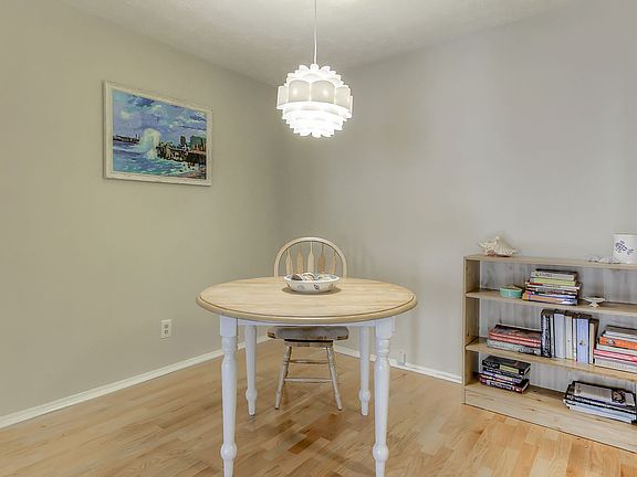 5th image of 304 Summit North Dr NE