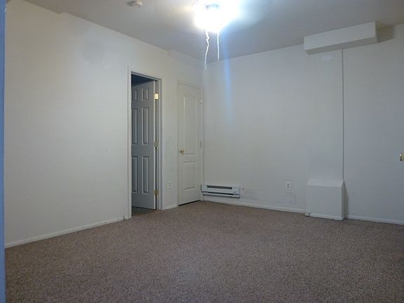 2nd image of 904 Rockland Ave #2