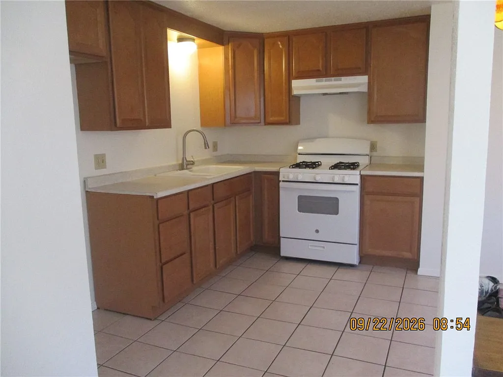 4 bed, 2.0 bath, 1200 sqft, $1,100 — Photo 4