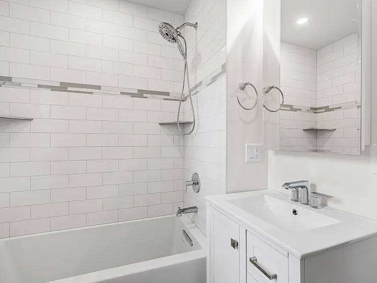 10 Henry St — Photo 16