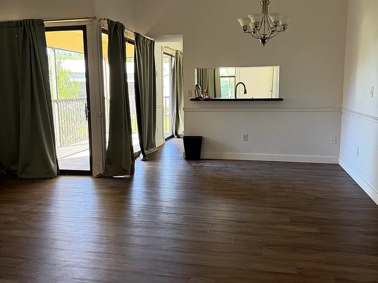1077 Washington Cir #A — Photo 5