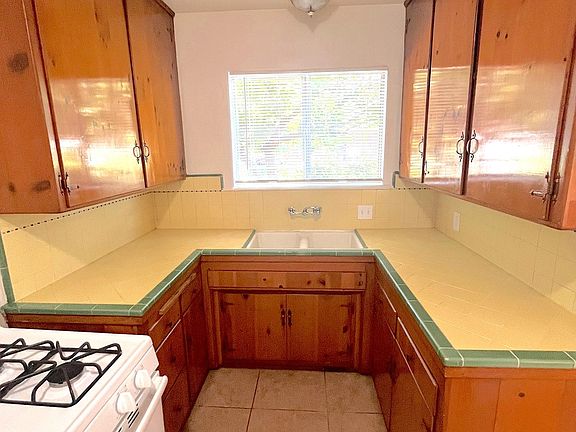 5th image of 1253 N Mansfield Ave APT 3