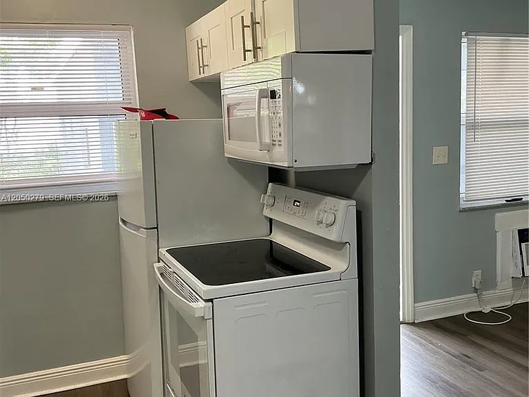 2137 Hayes St #18 — Photo 3